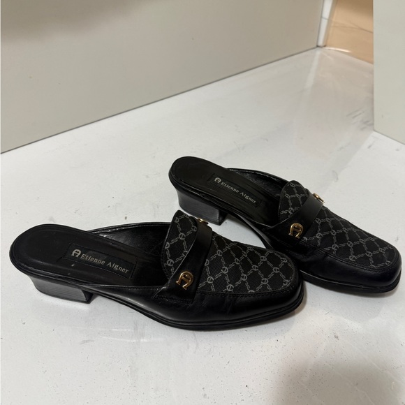 Leather mules, Etienne Aigner, signature logo pattern 
 is an American fashion - Picture 4 of 16